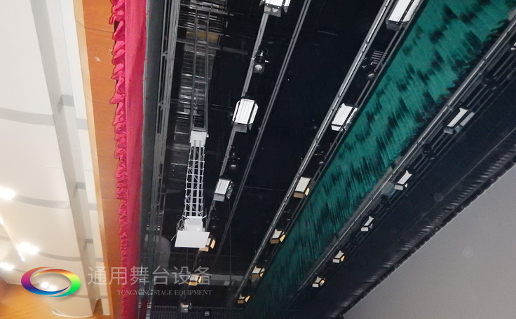 裝飾炫麗舞臺(tái)，提升演出效果！通用舞臺(tái)教您一圖看懂舞臺(tái)阻燃幕布