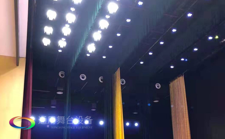 面光、耳光、側(cè)光、頂光等等舞臺燈光幾個常用光位介紹