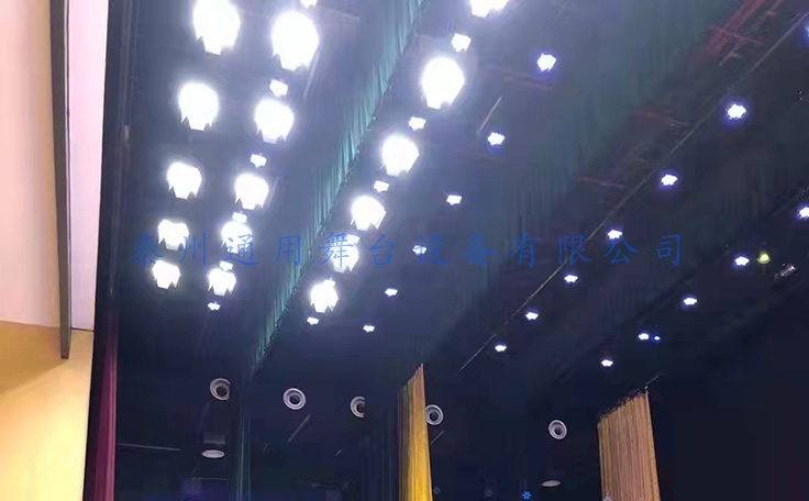 舞臺機械核心——舞臺吊桿機械設(shè)備！采用蝸輪蝸桿減速系統(tǒng)，磨擦系數(shù)小，傳動效率高！