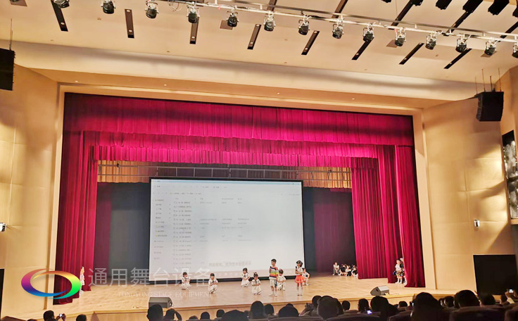 南京某戲劇院對(duì)開阻燃幕布、舞臺(tái)音響、燈光吊桿項(xiàng)目完工及試運(yùn)營