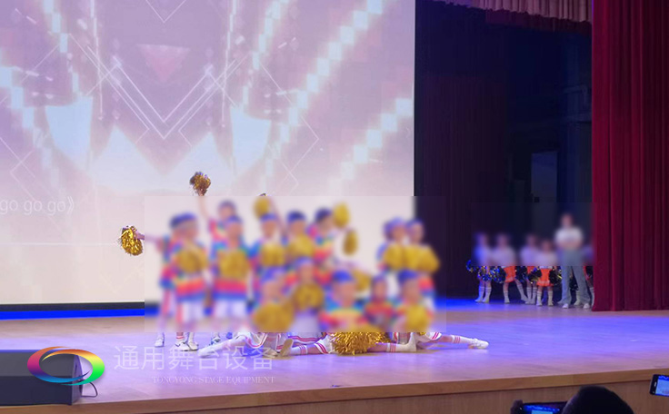 南京某戲劇院對(duì)開阻燃幕布、舞臺(tái)音響、燈光吊桿項(xiàng)目完工及試運(yùn)營