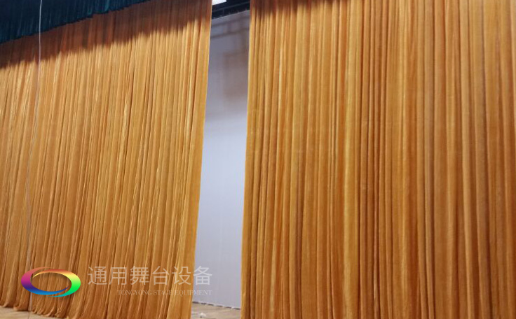 通用舞臺專業(yè)性、全方位優(yōu)勢！業(yè)務(wù)涉及舞臺機械、阻燃幕布、專業(yè)燈光系統(tǒng)、專業(yè)音響系統(tǒng)