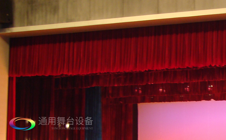 舞臺(tái)劇場(chǎng)布置一套完整的舞臺(tái)阻燃幕布需要幾層？