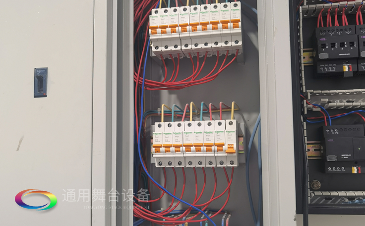 淮安市淮陰開明實驗學校報告廳 機械舞臺吊桿、剛性防火幕項目竣工