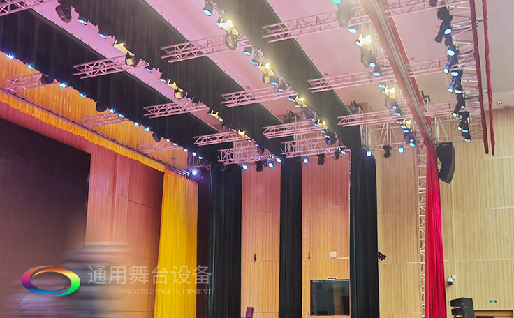 專業(yè)品質(zhì)、極具性價比舞臺阻燃幕布 優(yōu)選通用舞臺