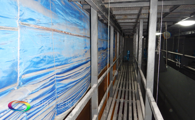 設(shè)置在舞臺上空，以金屬排架懸掛燈具的設(shè)備——燈光吊架Side lighting ladder通用舞臺阻燃幕布