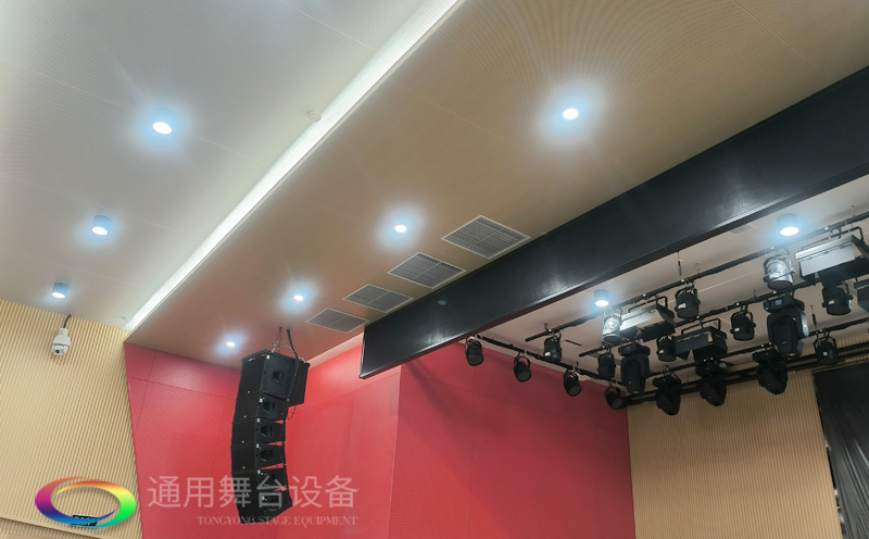 高顏值+實(shí)力派！通用舞臺(tái)幕布成功打造某中學(xué)智慧化多功能報(bào)告廳項(xiàng)目