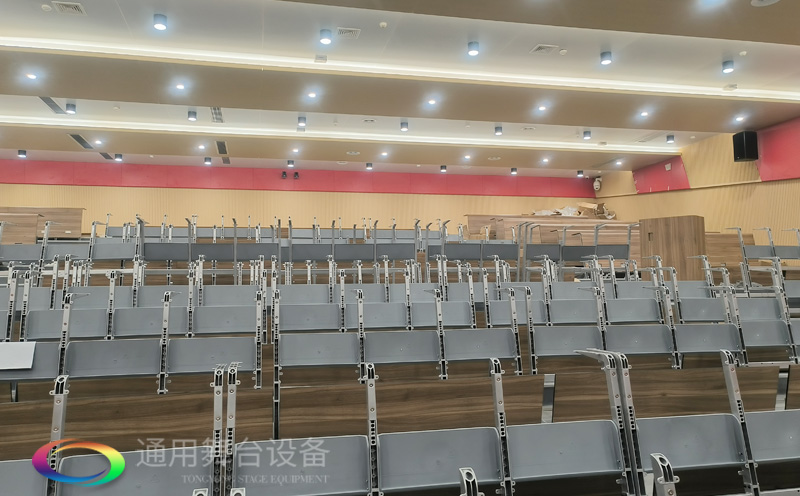 高顏值+實(shí)力派！通用舞臺(tái)幕布成功打造某中學(xué)智慧化多功能報(bào)告廳項(xiàng)目