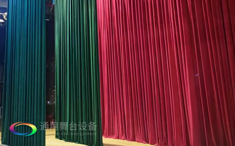 助力教育領(lǐng)域舞臺(tái)建設(shè)，推動(dòng)校園文化發(fā)展！星海中學(xué)報(bào)告廳舞臺(tái)阻燃幕布建設(shè)項(xiàng)目